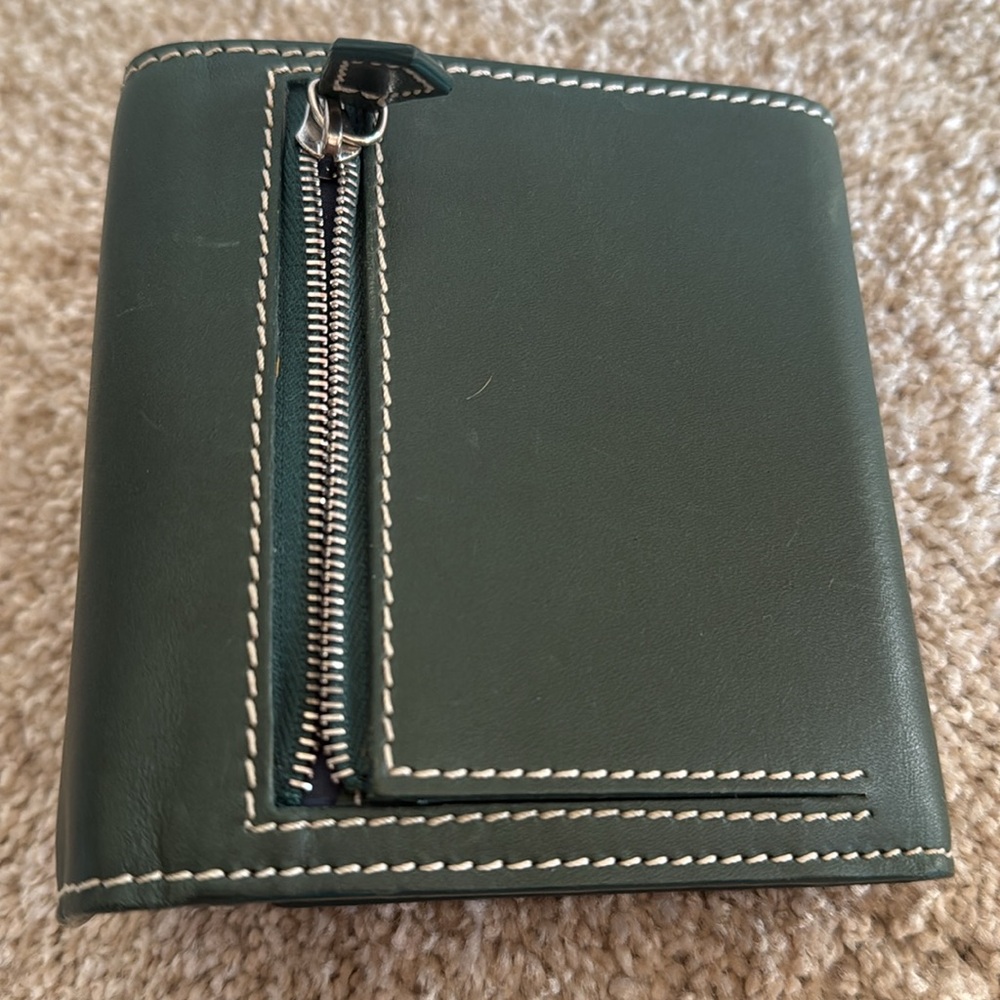 Beautiful Dooney Bourke Forest Green Wallet - Picture 5 of 5